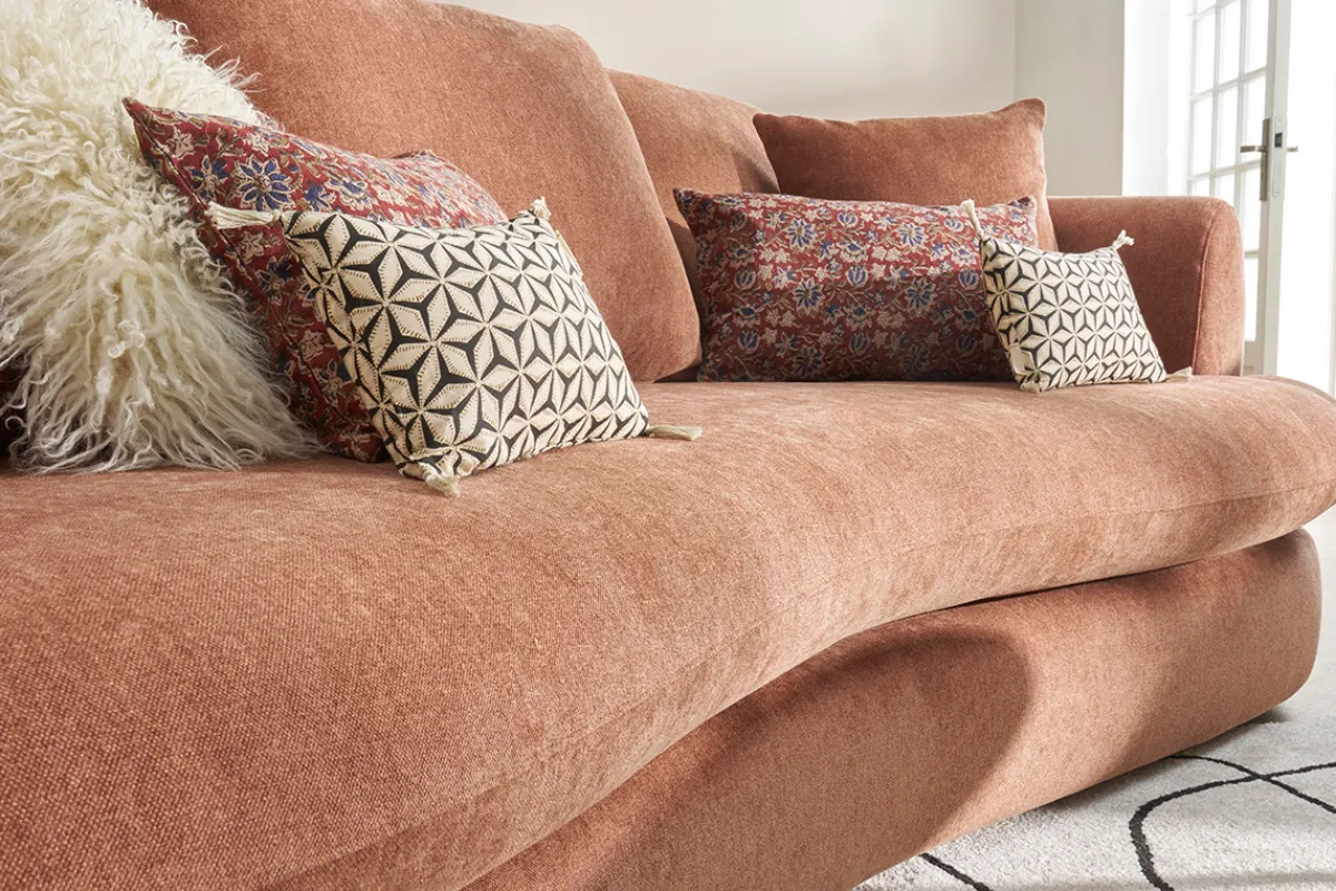 Miliboo Abnehmbares Design-Sofa mit 3-4 Plätzen in Terrakotta-Veloursstoff im Bohnen-Design SACHA* Design-sofas