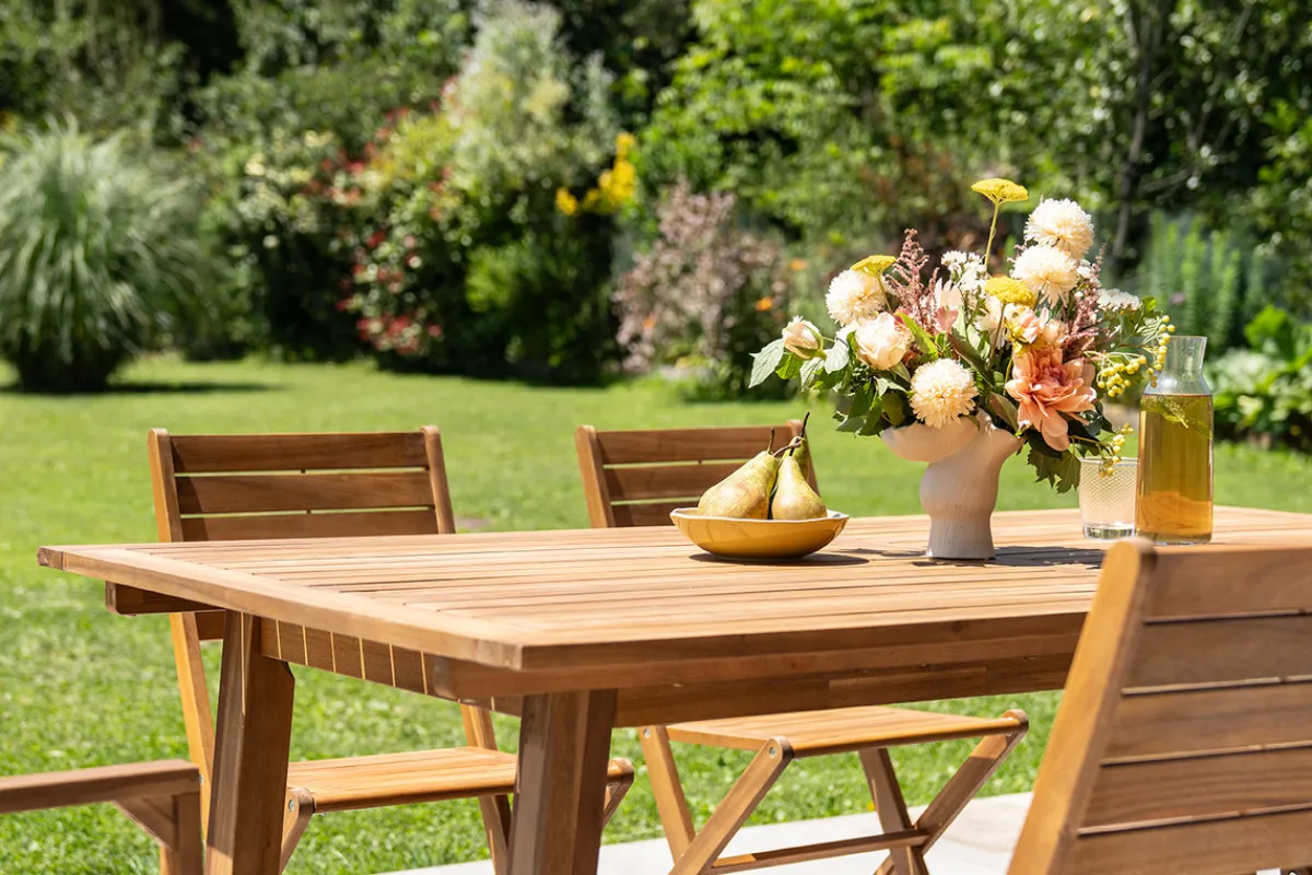 Miliboo Ausziehbarer Gartentisch mit integrierter Verlängerung aus Massivholz B180-240 cm MAYEL* Ausziehtische|Gartentische