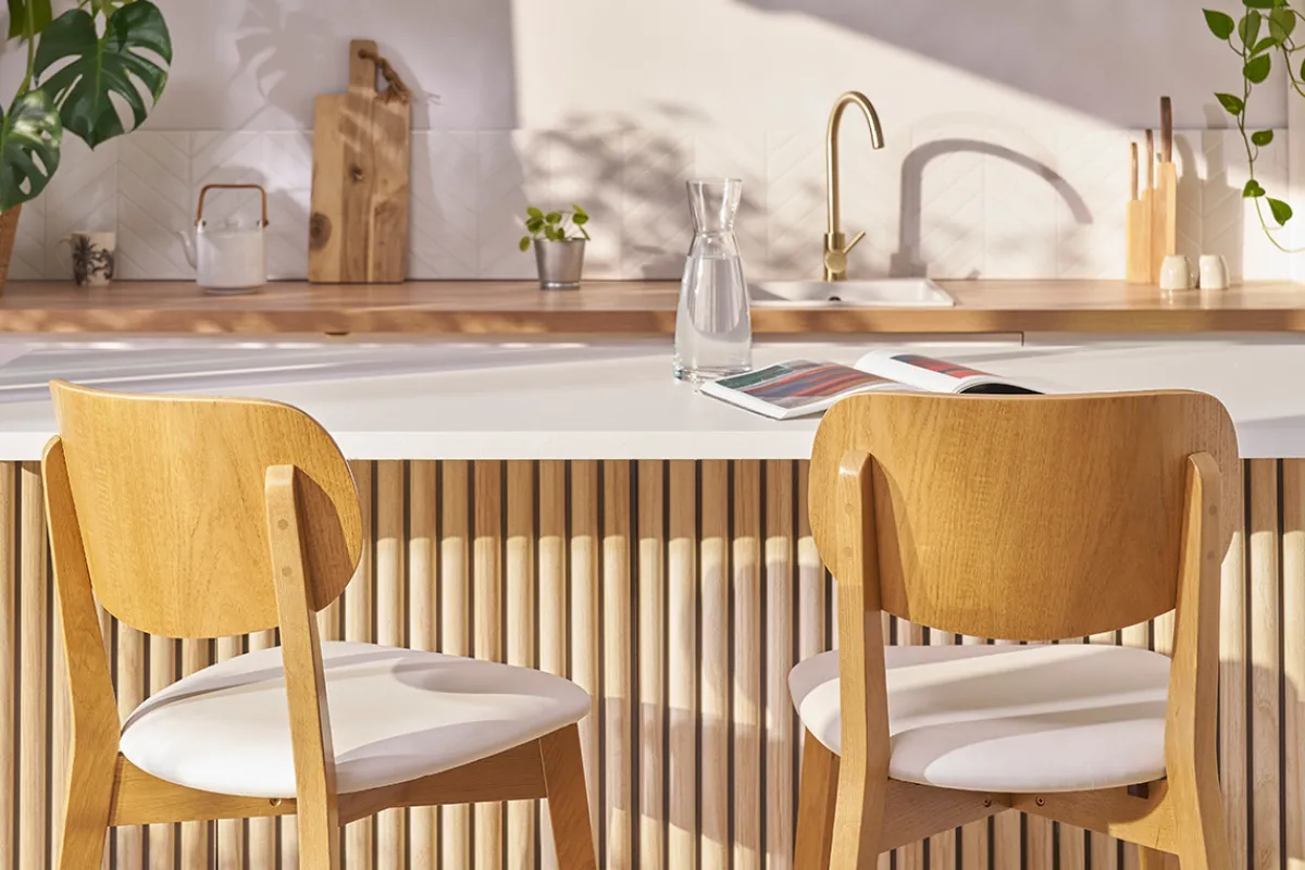 Miliboo Barhocker H65 Design Eichenholz und weiße Sitzfläche H65 cm LUCIA* Barhocker