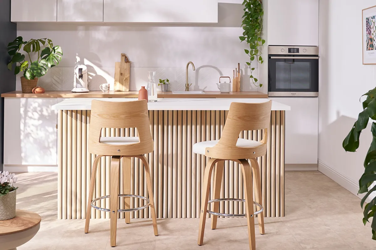 Miliboo Barhocker skandinavisch Weiß helles Holz GARBO* Barhocker