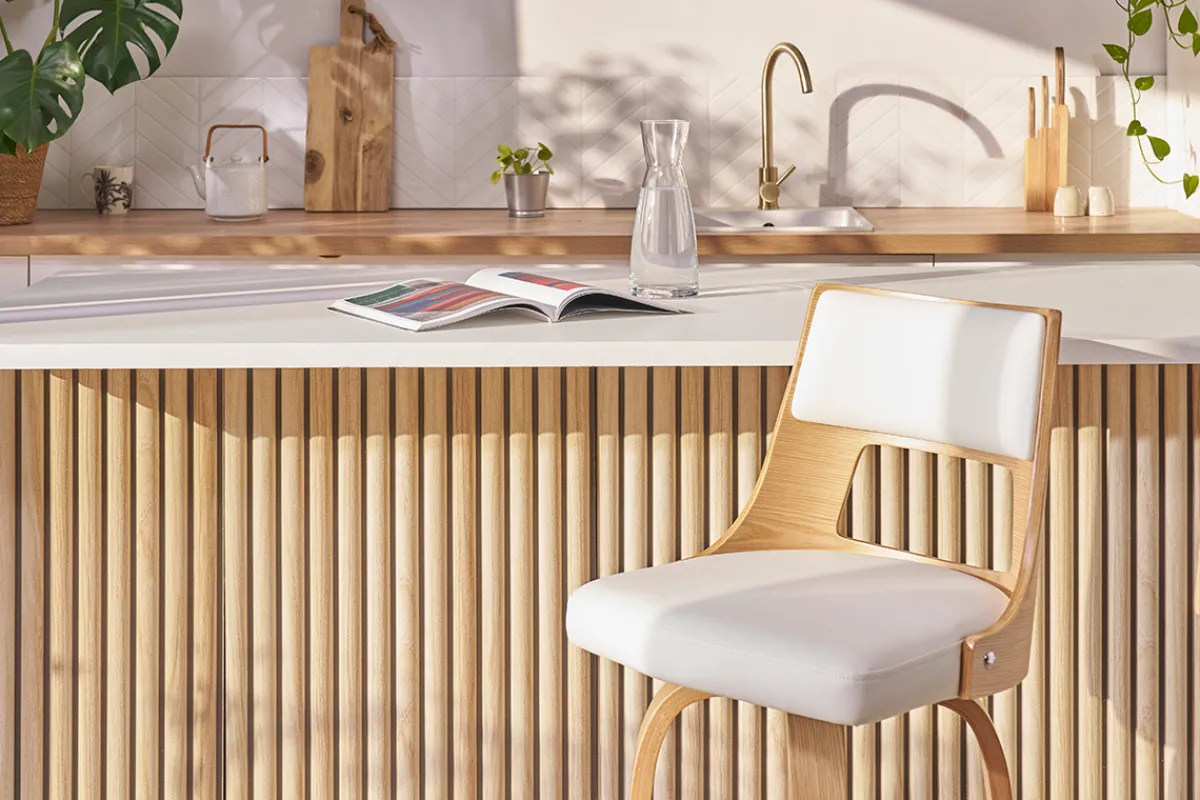 Miliboo Barhocker skandinavisch Weiß helles Holz GARBO* Barhocker