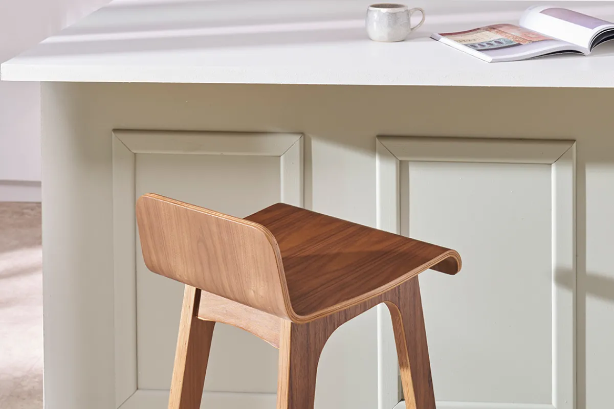 Miliboo Barstuhl aus dunklem Holz 65 cm BALTIK* Barhocker