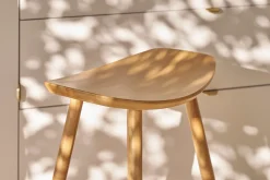 Miliboo Design-Barhocker leichtes Holz 65 cm DEMORY* Barhocker