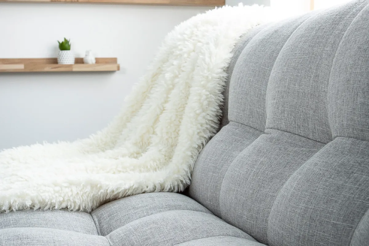 Miliboo Design-Schlafsofa skandinavisch Hellgrau und Eiche YUMI* Schlafsofas