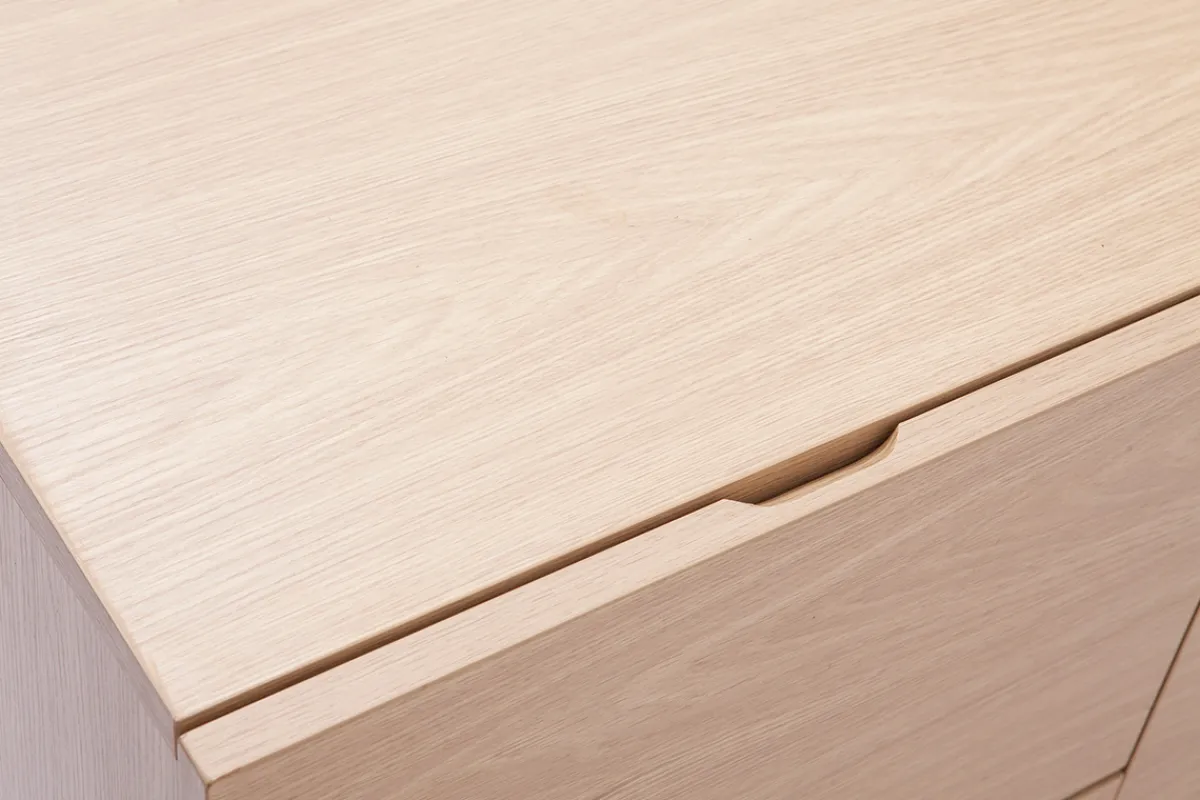 Miliboo Design-Sideboard aus hellem Eichenfurnier und schwarzem Metall, 2 Türen, 4 Schubladen B180 cm ALASKA* Sideboards