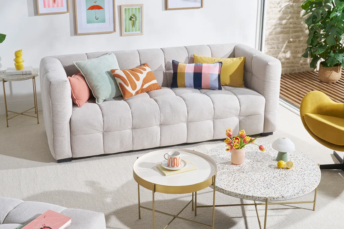 Miliboo Design-Sofa mit beigem Stoff im Samtdesign 3-Sitzer CORTO* Design-sofas