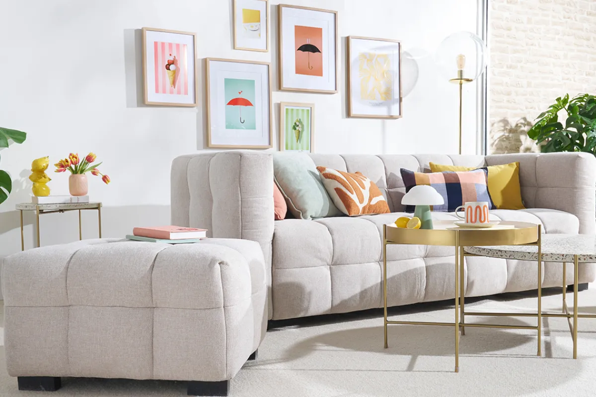 Miliboo Design-Sofa 3-Sitzer mit Fußstütze aus beigem Stoff im Samtdesign CORTO* Design-sofas