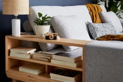 Miliboo Ecksofa 5-Sitzer mit Stauraum hellgrauer Stoff mit strukturiertem Samteffekt und helles Holz KOMAO.* Ecksofas