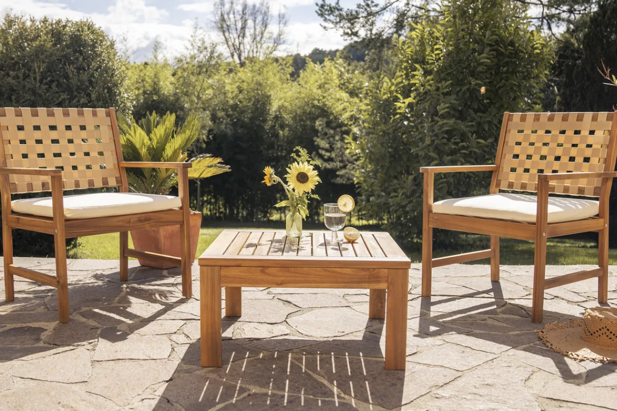 Miliboo Gartensessel aus Massivholz mit weißem Kissen und beigem Rücken (2er-Set) SANTANA* Gartenstühle