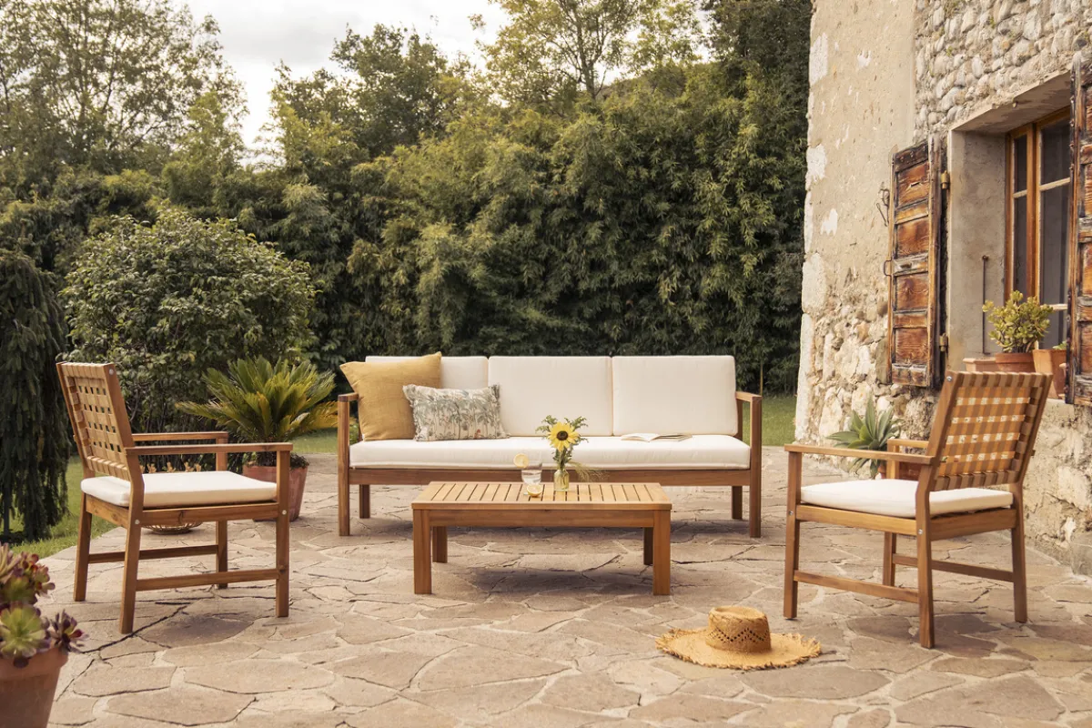 Miliboo Gartensessel aus Massivholz mit weißem Kissen und beigem Rücken (2er-Set) SANTANA* Gartenstühle