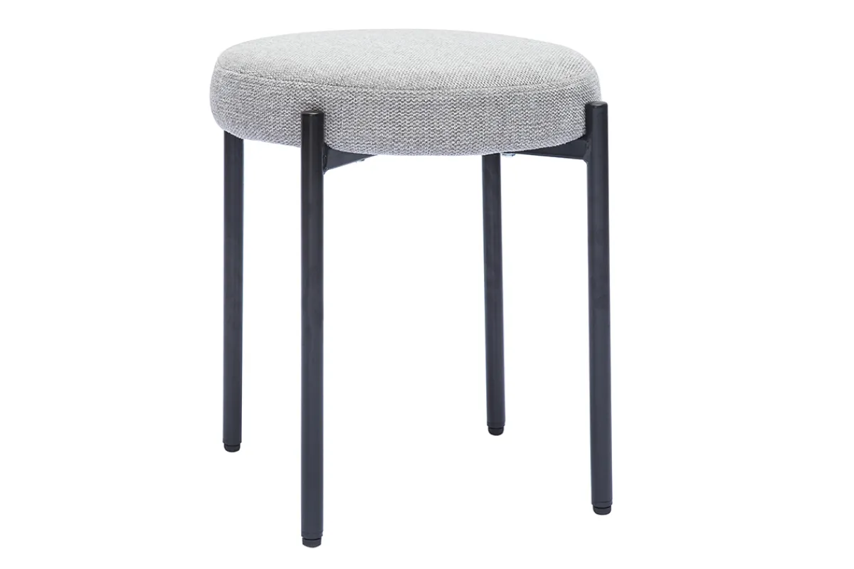 Miliboo Hocker stapelbar im hellgrauen, texturierten Samtdesign mit schwarzem Metallfuß H41 cm KIKO* Design-stühle