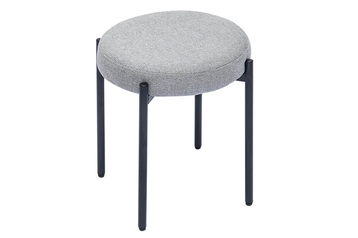 Miliboo Hocker stapelbar im hellgrauen, texturierten Samtdesign mit schwarzem Metallfuß H41 cm KIKO* Design-stühle