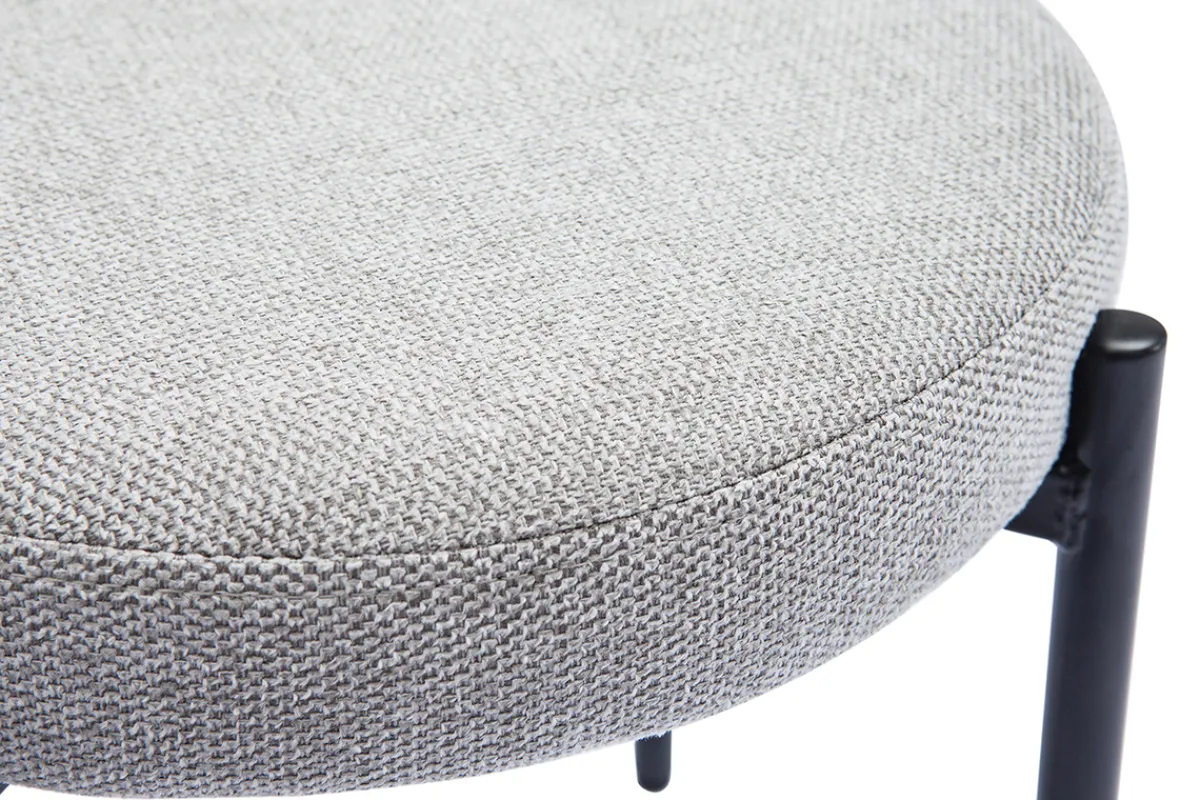 Miliboo Hocker stapelbar im hellgrauen, texturierten Samtdesign mit schwarzem Metallfuß H41 cm KIKO* Design-stühle