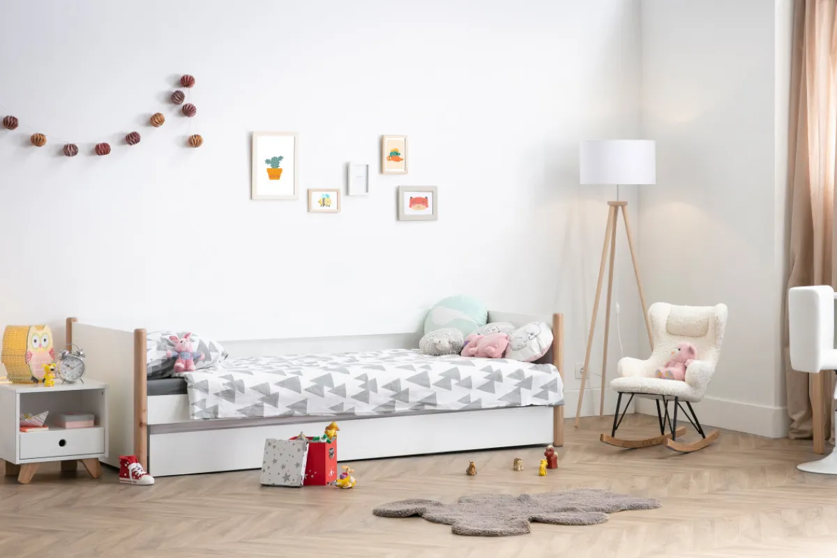 Miliboo Kinder-Schaukelstuhl Lammfell-Optik SHAUN*Kinder Kindersessel