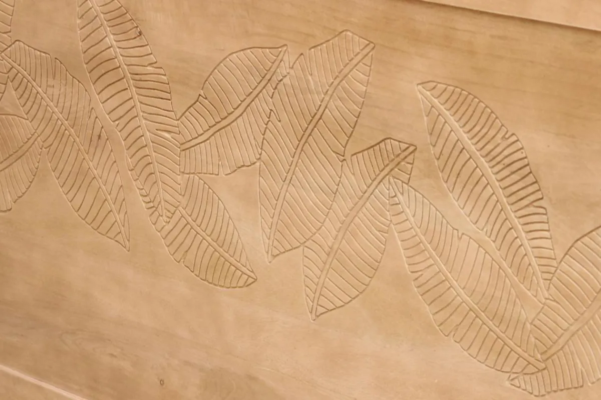 Miliboo Kopfbrett mit eingravierten Mangoholz-Motiven B165 cm VIBES* Bett-kopfteile