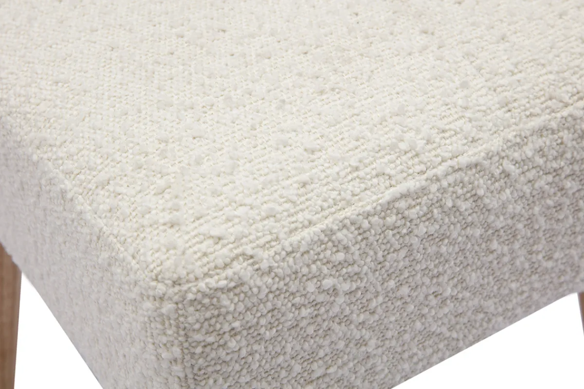 Miliboo Niedriger Hocker aus weißem Stoff mit Bouclé-Wolleffekt und hellem Massivholz H46 cm GUESTA* Barhocker