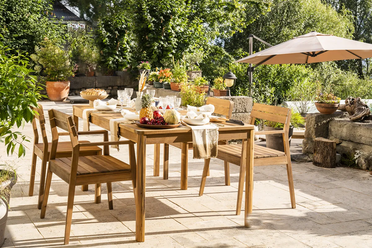 Miliboo Rechteckiger Gartentisch aus Massivholz L180 cm AKIS* Gartentische