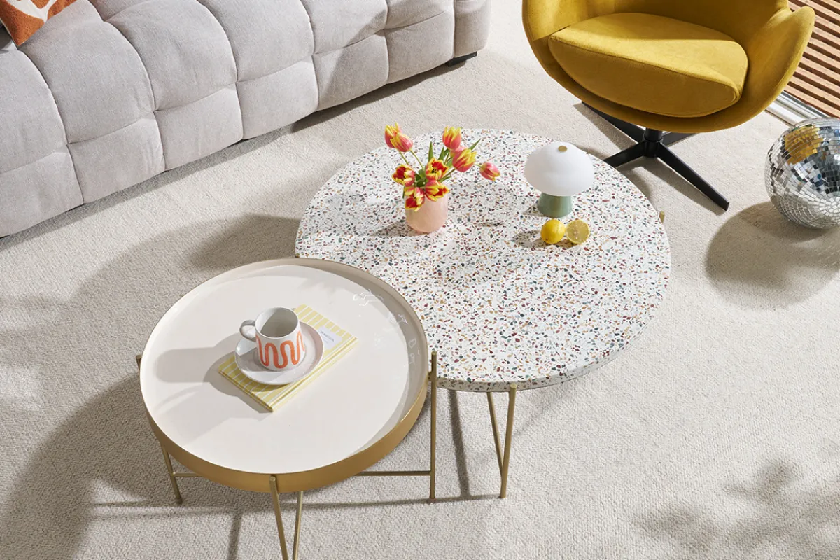 Miliboo Runder Couchtisch aus Terrazzo und goldfarbenes Metall D81 cm MEZZO* Couchtische