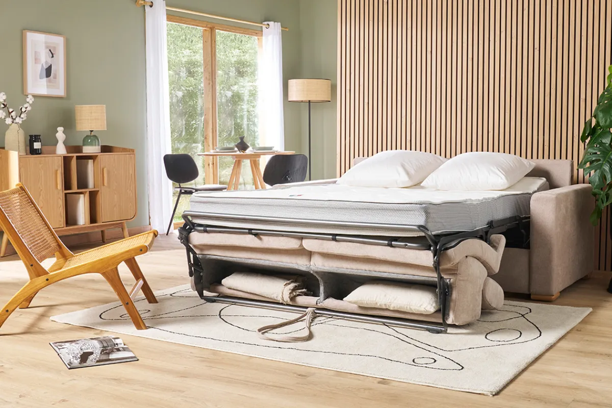 Miliboo Schlafsofa mit verstellbaren Kopfstützen für 3 Personen in beige-samtigem Effektgewebe mit einer Matratze von 18 cm NORO* Schlafsofas