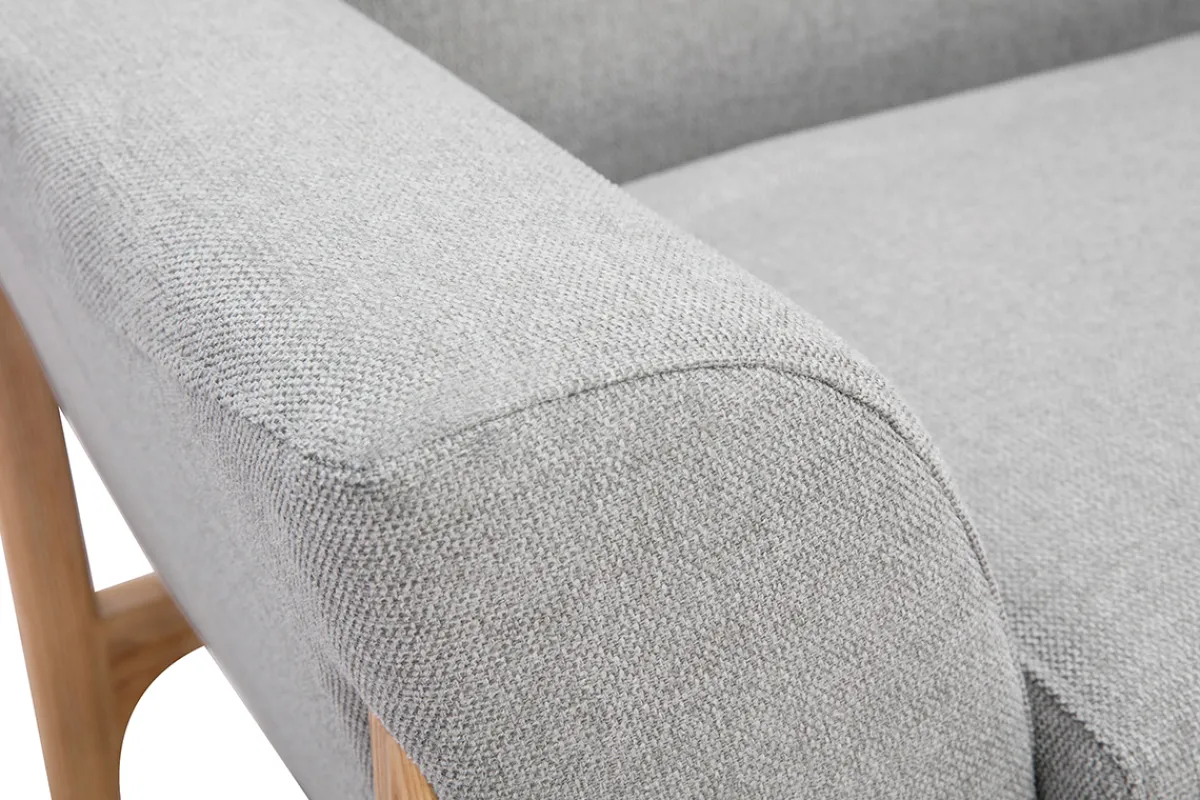 Miliboo Skandinavische Sessel aus hellgrauem Stoff mit Samteffekt und Eschenholz ASAKO* Design-sessel|Sessel