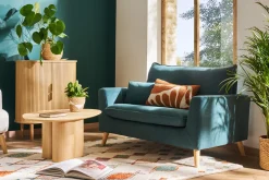 Miliboo Skandinavisches Sofa aus hellgrauem Stoff mit Samteffekt und hellem Holz 2-Sitzer JONAS* Design-sofas