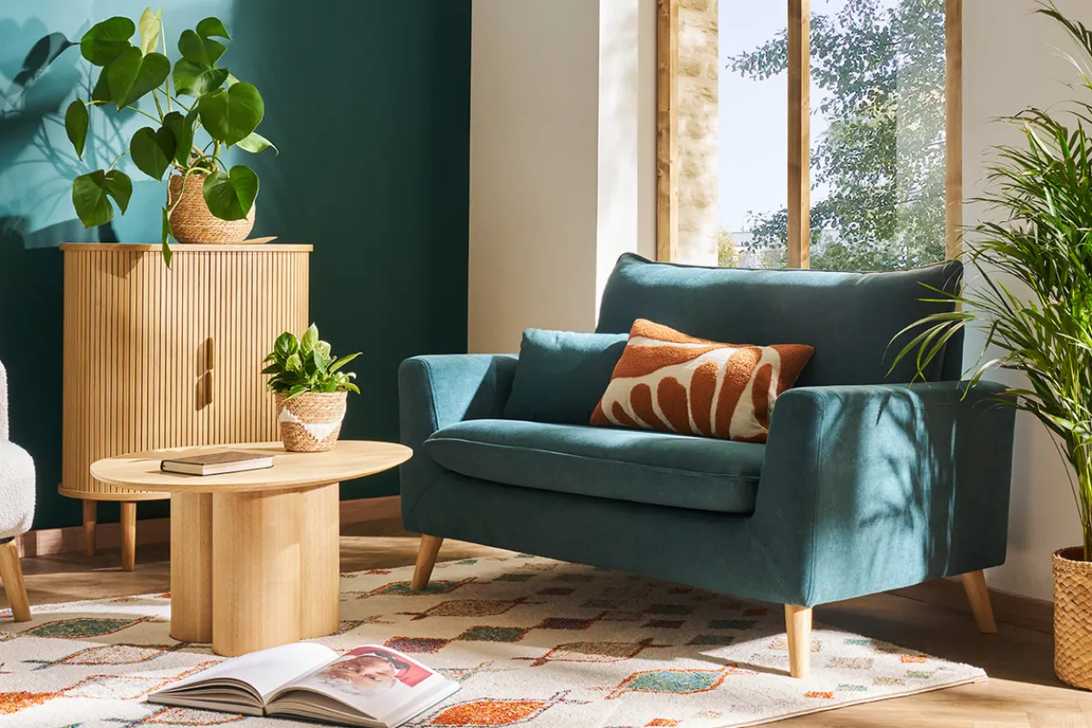 Miliboo Skandinavisches Sofa aus hellgrauem Stoff mit Samteffekt und hellem Holz 2-Sitzer JONAS* Design-sofas