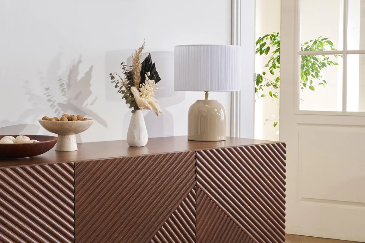 Miliboo Taupefarbene Tischlampe aus glänzender Keramik und Lampenschirm aus weißem Plissee-Stoff H35 cm PIEGA* Tischlampe|Tischlampe