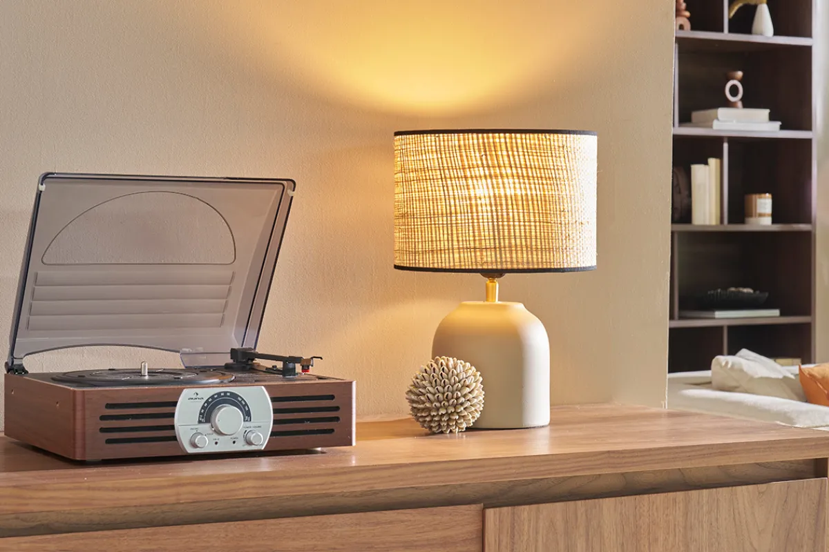 Miliboo Tischleuchte aus emaillierter Keramik in Taupe mit Lampenschirm aus Bast H35 cm ROCHA* Tischlampe|Tischlampe