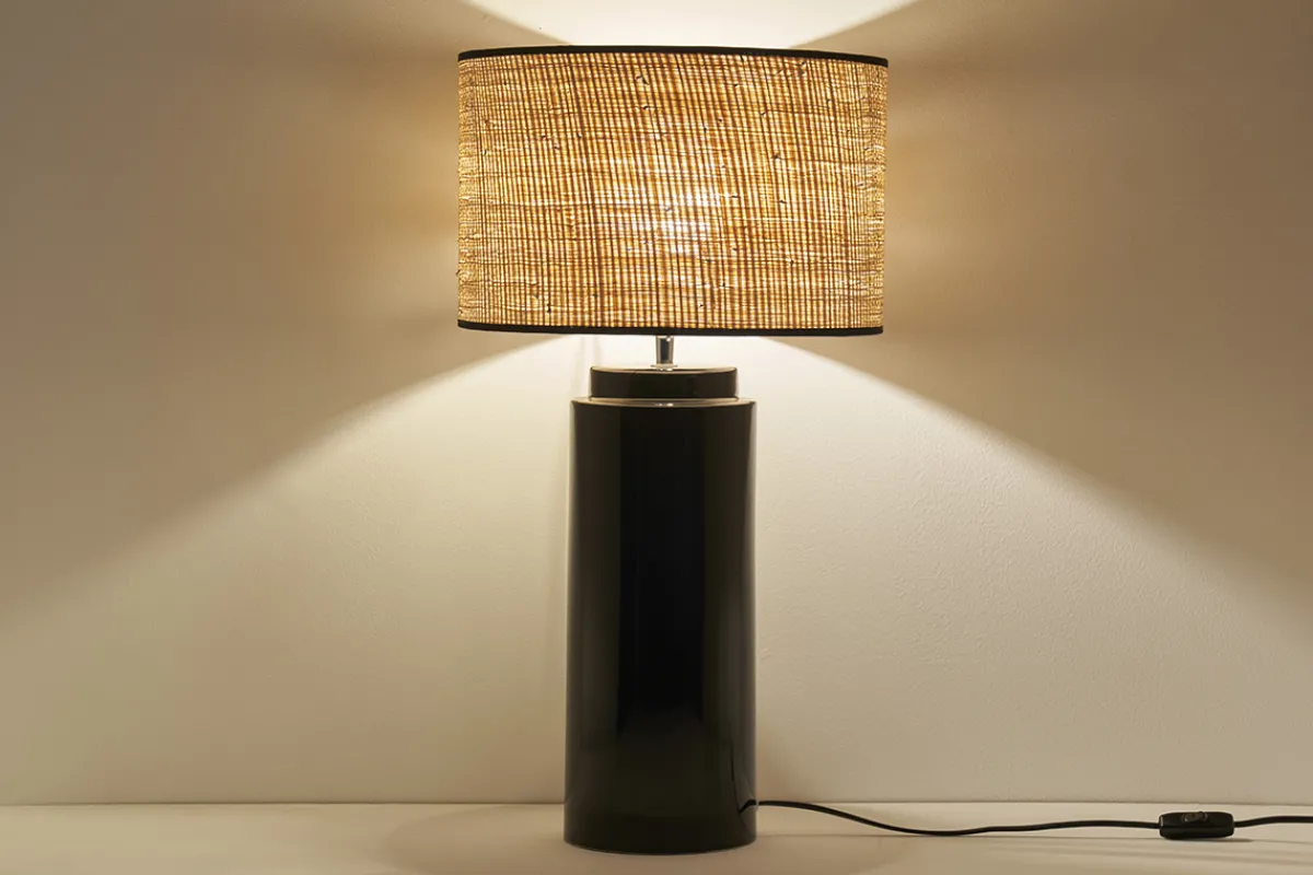 Miliboo Tischleuchte aus emaillierter Keramik in Schwarz mit Lampenschirm aus Bast MAJES* Tischlampe|Tischlampe