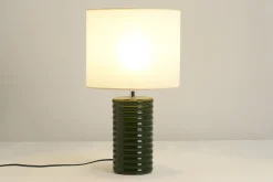 Miliboo Tischleuchte aus emaillierter Keramik in Dunkelgrün mit écrufarbenem Lampenschirm H53 cm BERRO* Tischlampe|Tischlampe