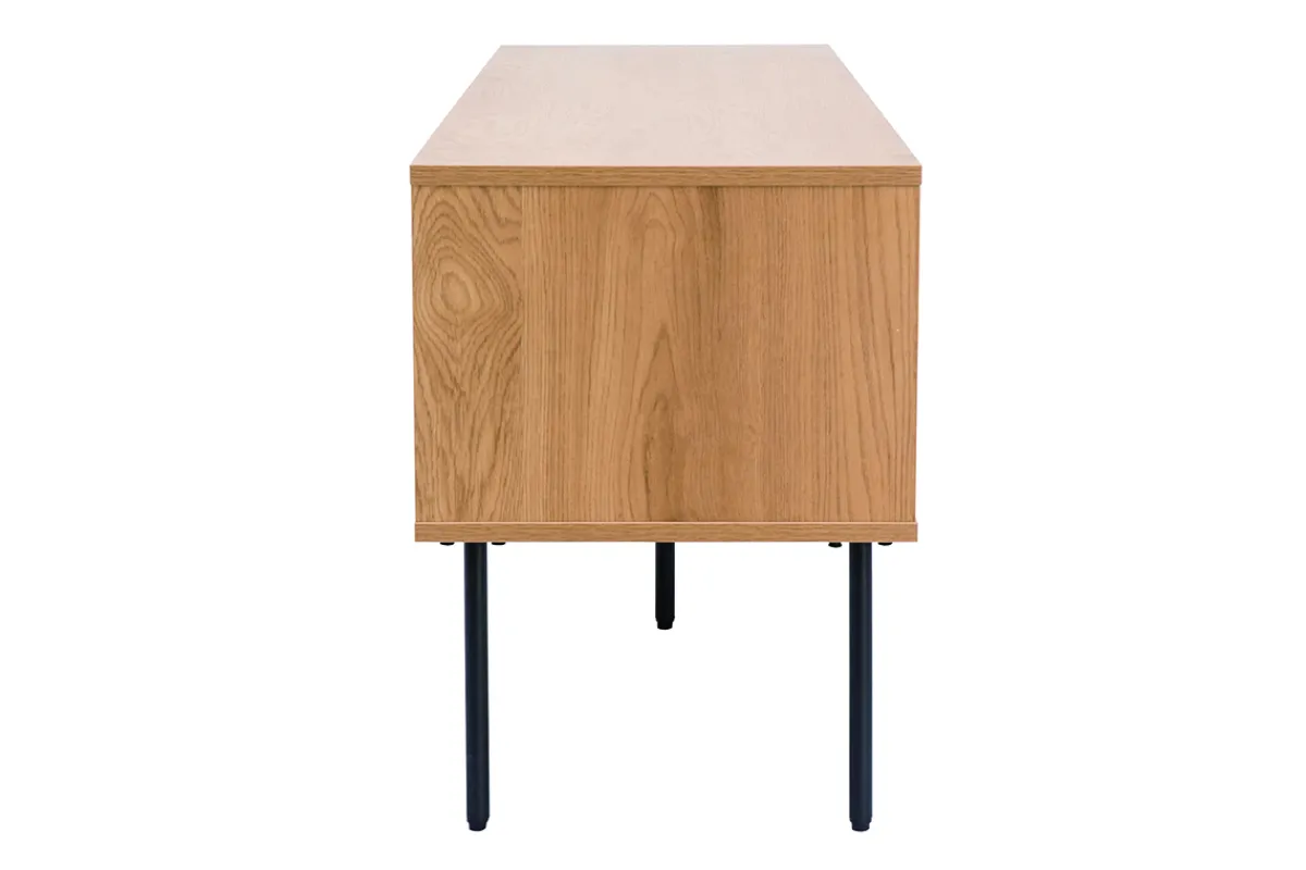 Miliboo TV-Möbel mit hellem Holzdekor in Eiche und schwarzen Metallfüßen B160 cm PERNELLE* Tv-lowboards