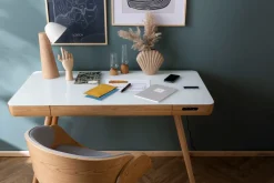Miliboo Vernetzter Multimedia-Schreibtisch - weißes Glas und helles Holz CLEVER* Design-schreibtische