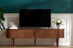 Miliboo Vintage-TV-Möbel aus dunklem Walnussfurnier mit Ablagefächern und 2 Schiebetüren B180 cm EPIC* Tv-lowboards